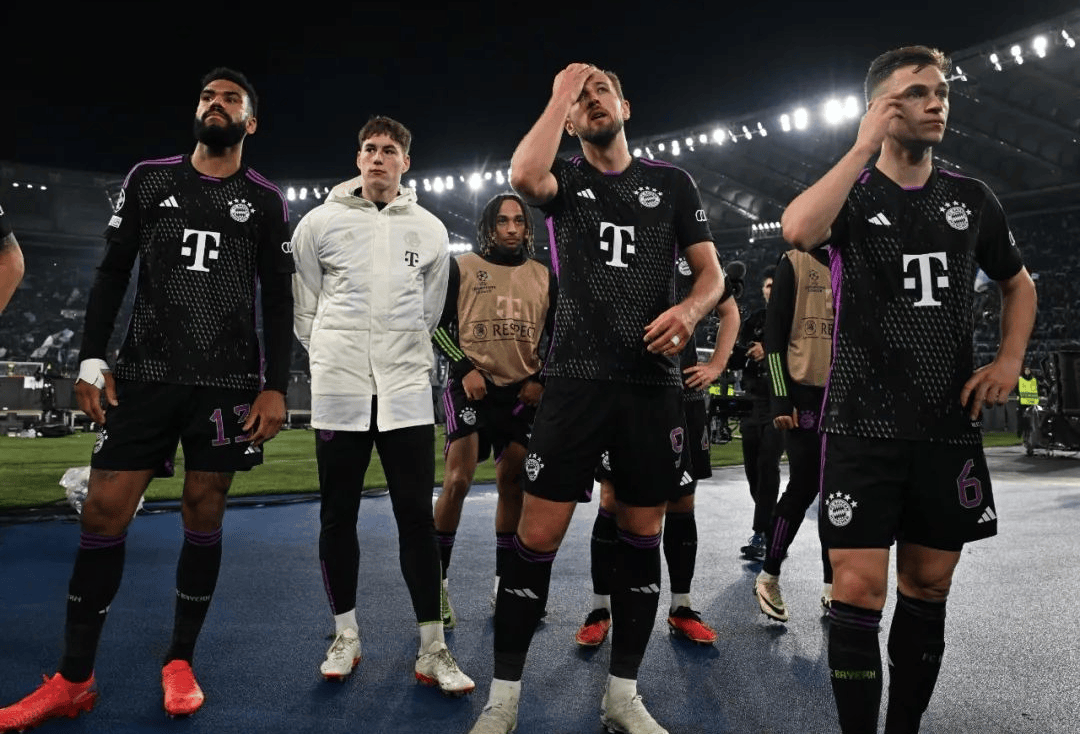 惊险一幕，马竞女足球员梅迪纳头部被膝盖撞到后失去意识（马竞女足惊魂一刻：梅迪纳头部遭膝撞后当场昏迷）