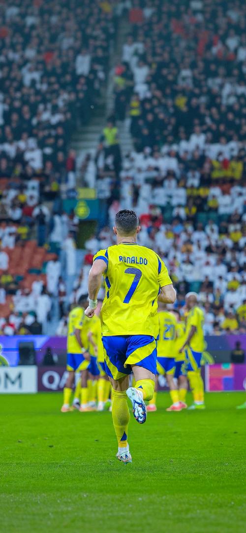 玉昆外援奥斯卡在老家开车遭遇起火，车内人员都及时逃生