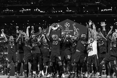 利物浦1-1无奈丢分，切尔西1-3爆冷翻车，阿森纳稳坐英超榜首