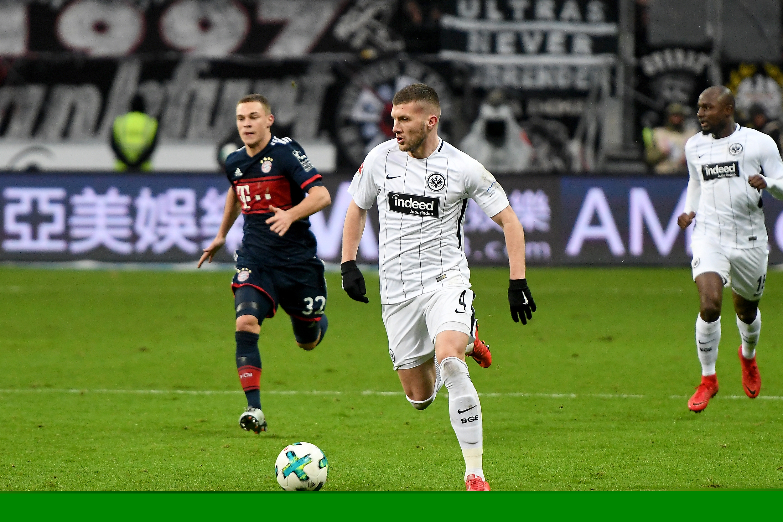 记者：帕尔默缺席欧冠赛前训练，但球员并未受伤