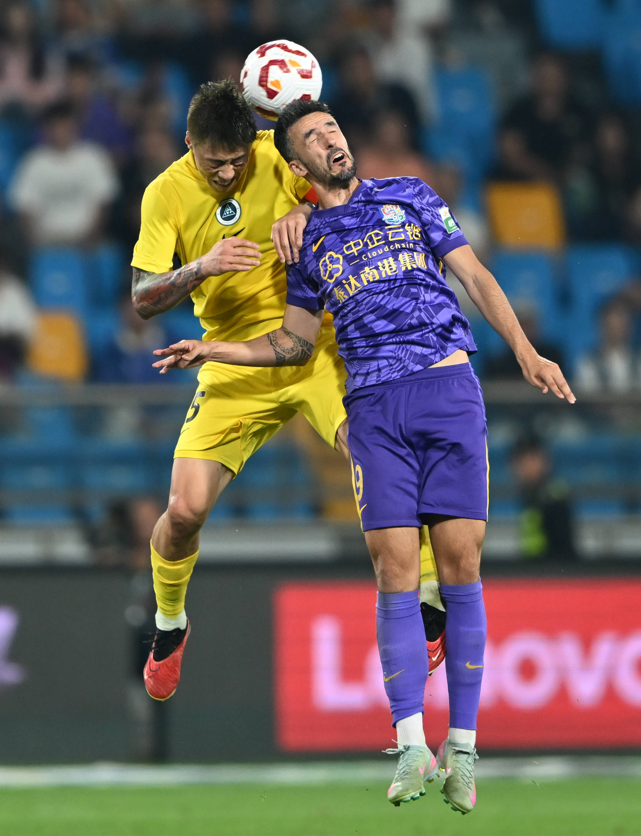 中国足协新规影响中超亚冠竞争，女足面临资金压力，外援政策收紧，挑战加剧。