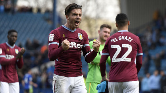 紧跟时事，韩国艺人在热刺vs纽卡看台模仿酷玩乐队观众出轨