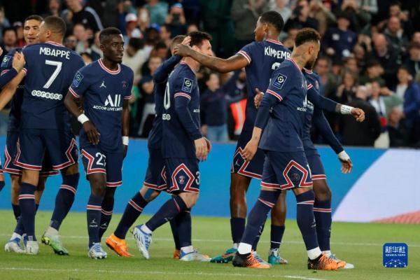 小孩哥！17岁卡尔成为欧冠最年轻连续3场进球球员（17岁新星卡尔创纪录，成欧冠最年轻连续三场破门球员）