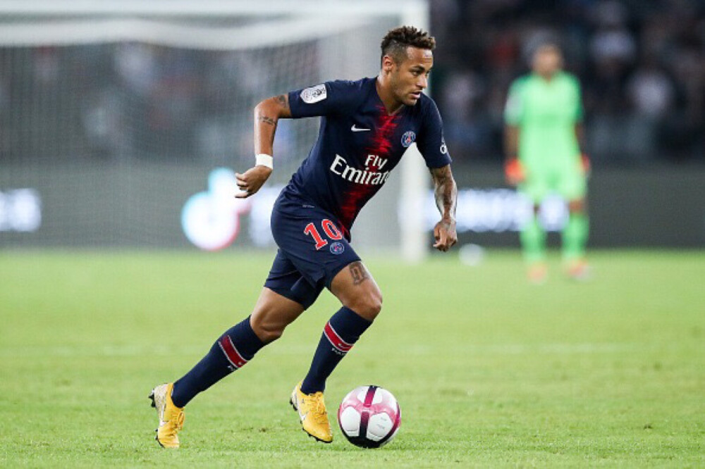 吴少聪女友晒足协杯冠军奖牌：男朋友带的苏州特产（吴少聪女友晒足协杯冠军奖牌：笑称男友带回的苏州特产）