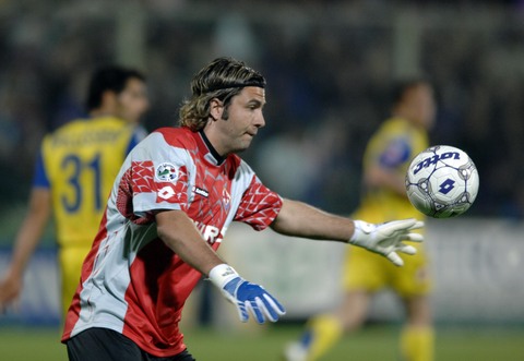 2025／26赛季英超：鲁尼公开评论萨拉赫损害了利物浦的稳定（英超2025／26：鲁尼对萨拉赫的公开言论被指破坏利物浦稳定）