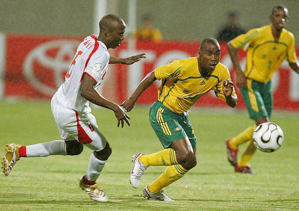 埃迪·豪：查洛巴对戈登的冲撞是明显的犯规，这是一粒点球（埃迪·豪：查洛巴撞倒戈登犯规明显，理应判点球）